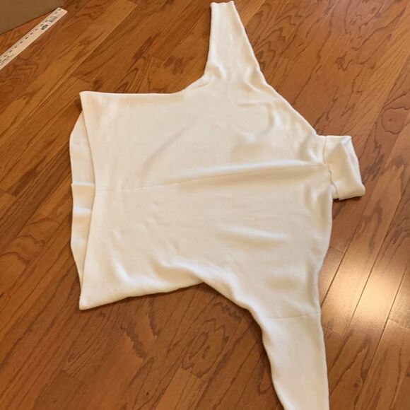 Size small pullover oversized turtleneck sweater - Picture 2 of 5